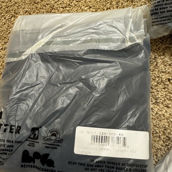 JOJA Exhale Long Sleeve black SX NWT - Picture 4 of 4